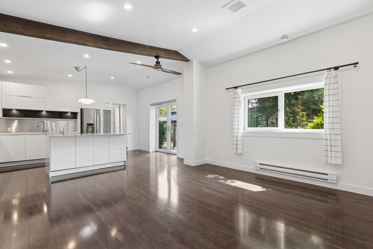 Swimming Pool Photo of 1025 Hamilton Street, New Westminster, BC