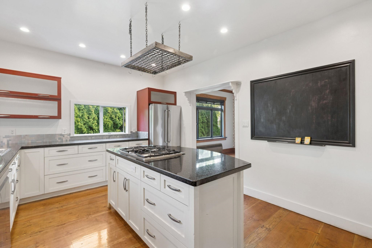 Walk-In Closet Photo of 1025 Hamilton Street, New Westminster, BC