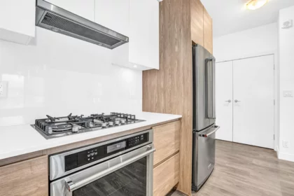 502 4468 Dawson Street, Burnaby, BC, Burnaby — Apartment/Condo for sale