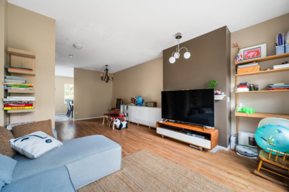 Kitchen Island Photo of 122 3880 Westminster Highway, Richmond, BC