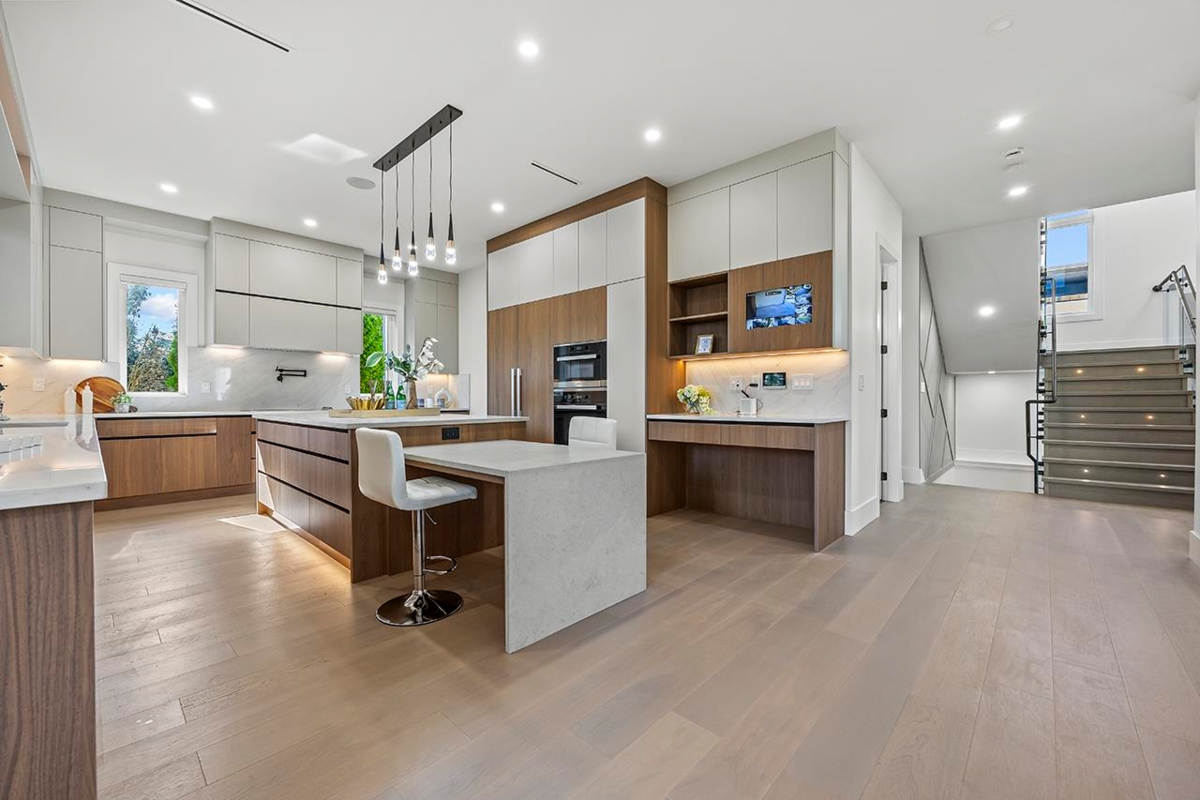 Breakfast Nook Photo of 687 Folsom Street, Coquitlam, BC