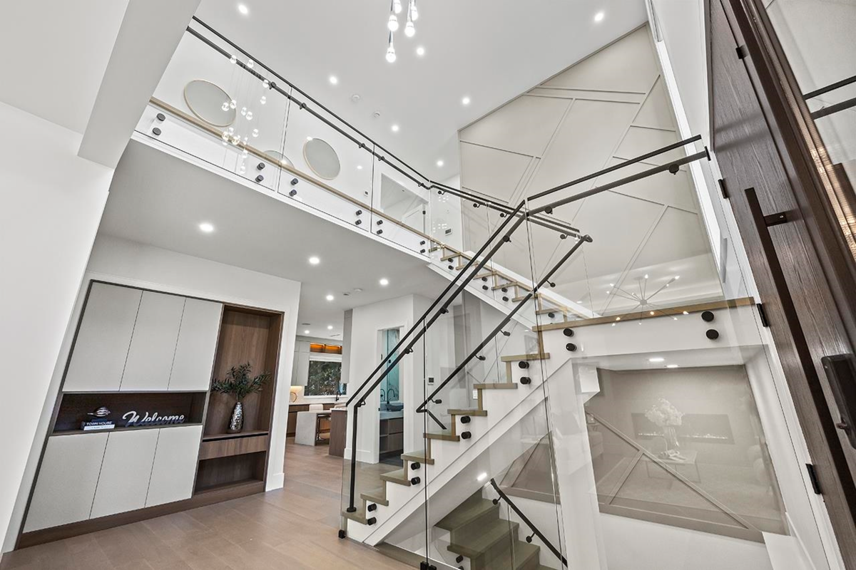 Dining Area Photo of 687 Folsom Street, Coquitlam, BC