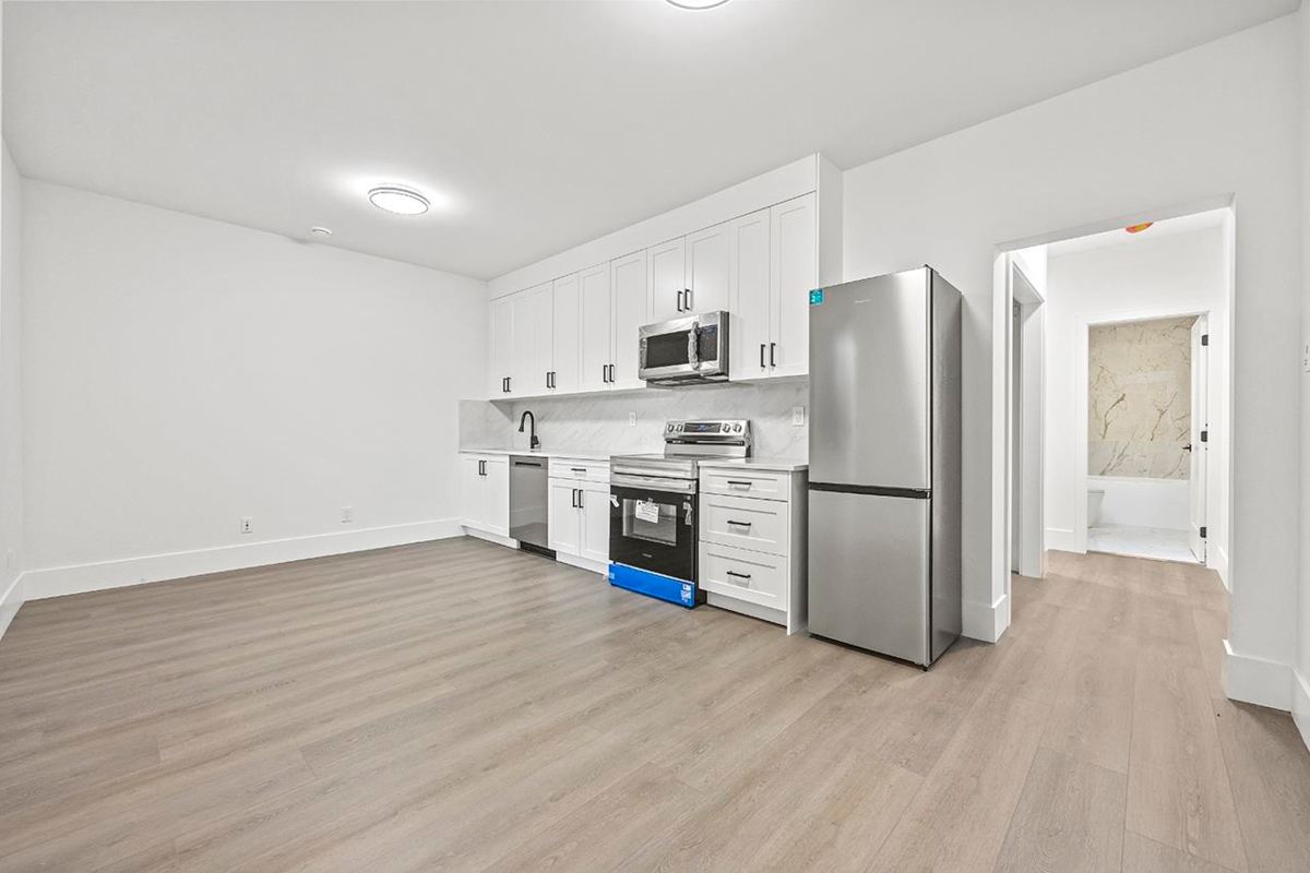 Hot Tub / Spa Photo of 687 Folsom Street, Coquitlam, BC