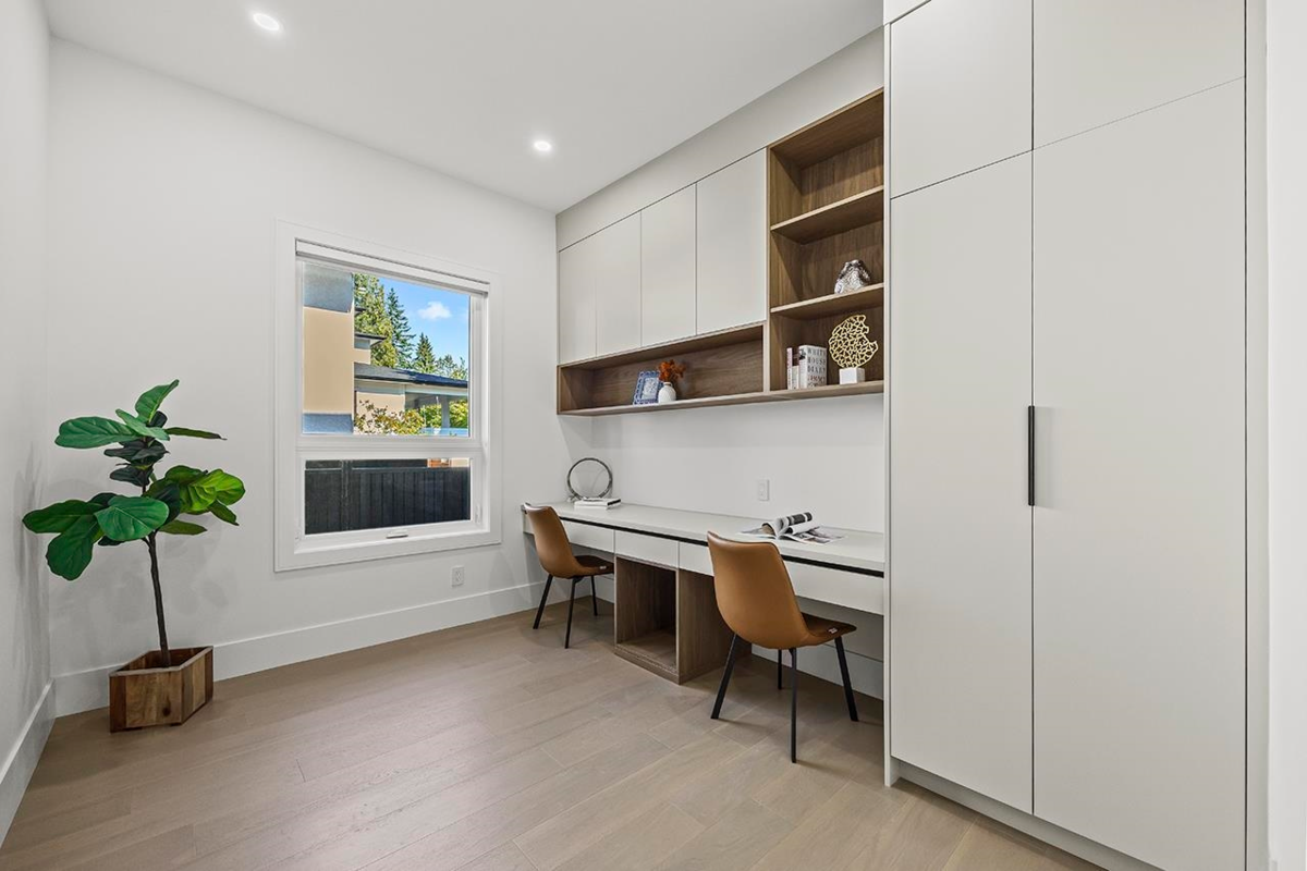 Kitchen Island Photo of 687 Folsom Street, Coquitlam, BC