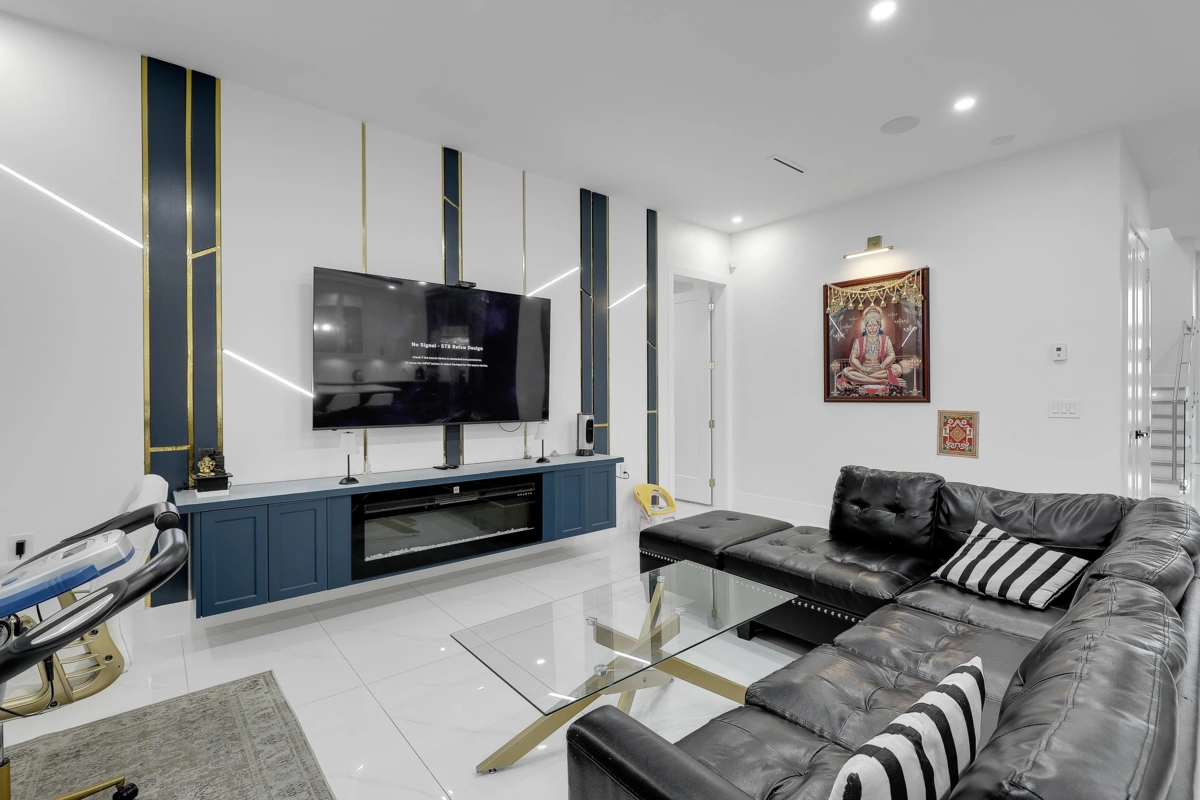 Laundry Room Photo of 6499 132 Street, Surrey, BC