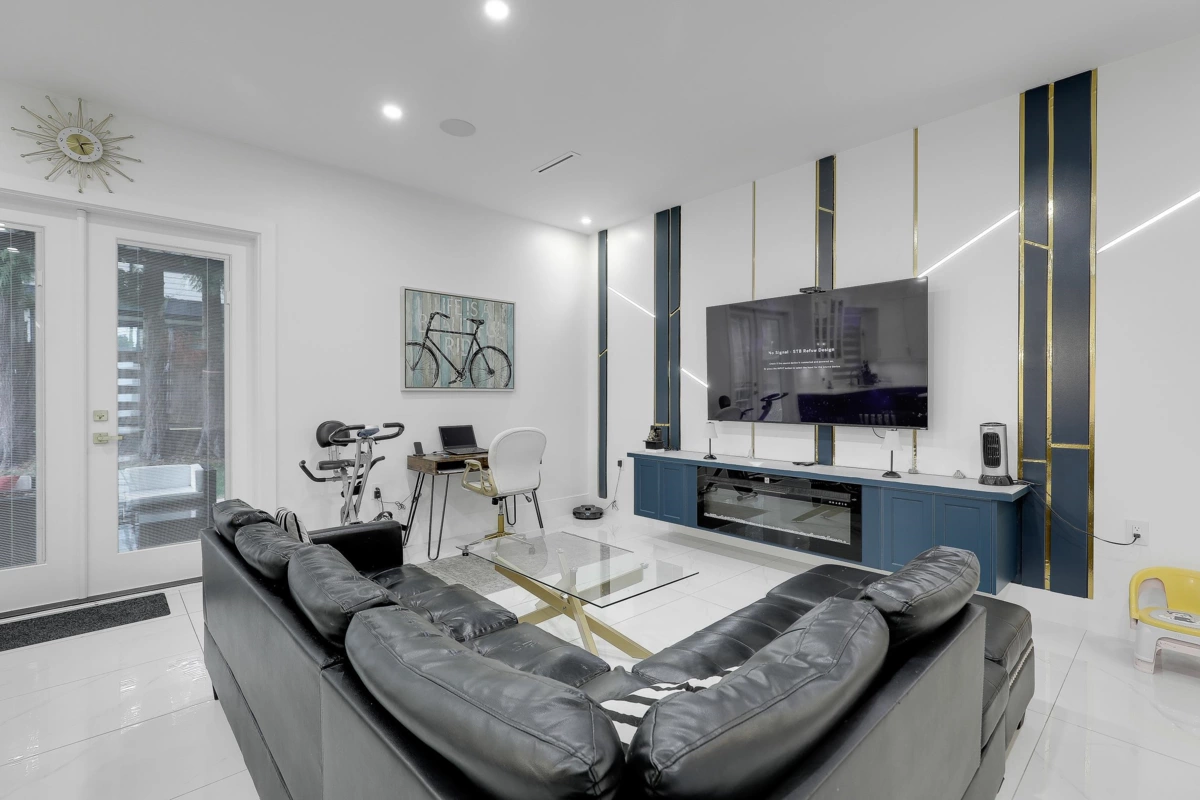 Mudroom Photo of 6499 132 Street, Surrey, BC