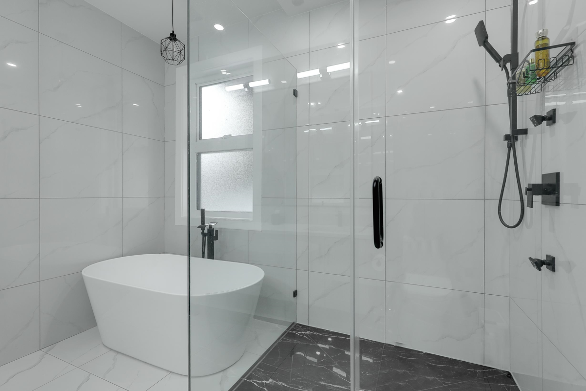 Swimming Pool Photo of 6499 132 Street, Surrey, BC