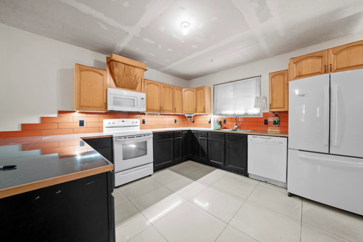 Guest Bathroom Photo of 26814 Dewdney Trunk Road, Maple Ridge, BC