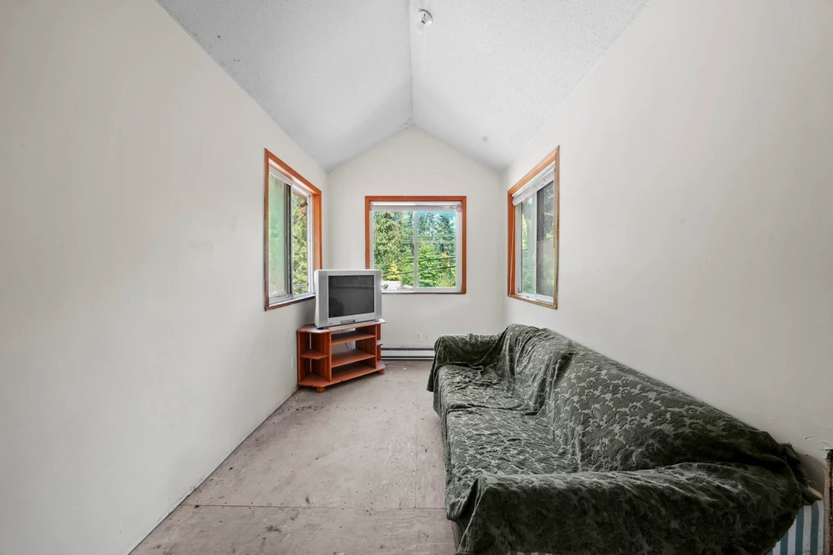 Laundry Room Photo of 26814 Dewdney Trunk Road, Maple Ridge, BC