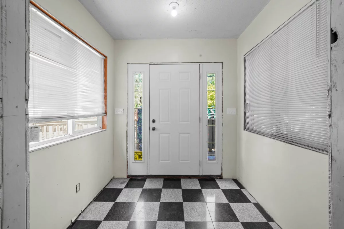 Primary Bathroom Photo of 26814 Dewdney Trunk Road, Maple Ridge, BC