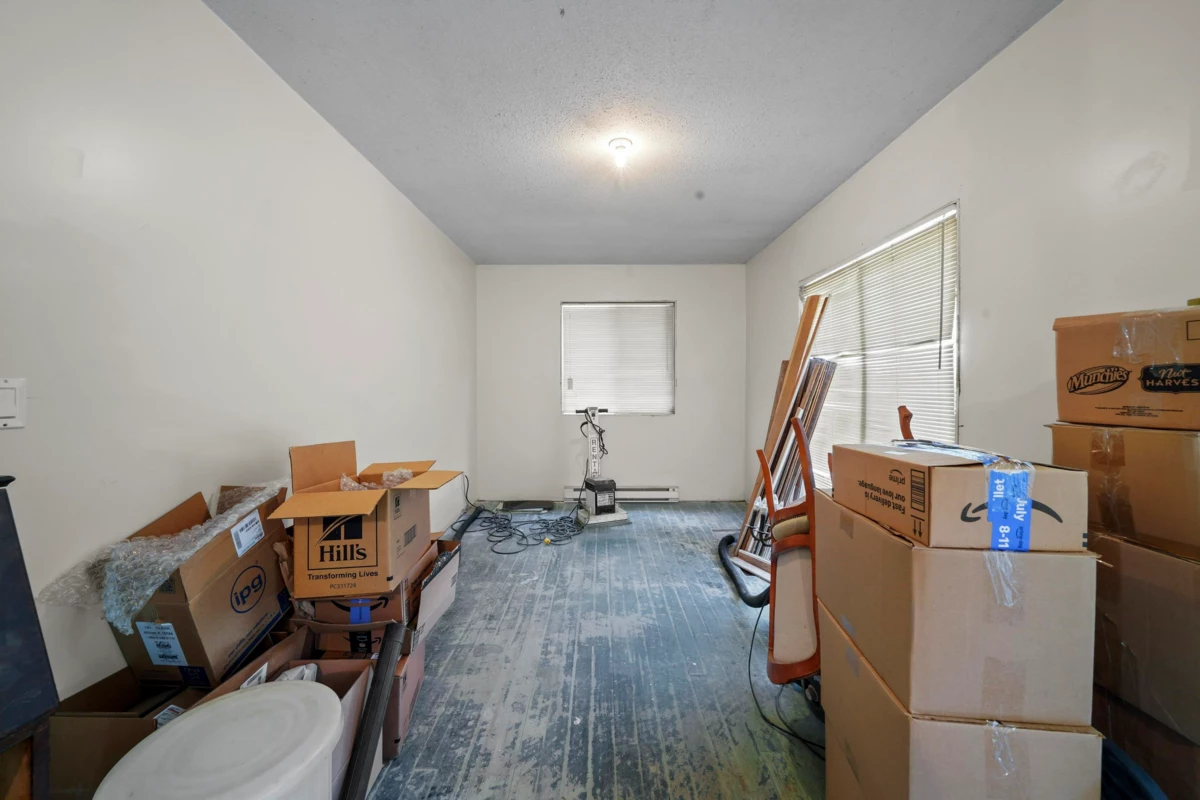 Walk-In Closet Photo of 26814 Dewdney Trunk Road, Maple Ridge, BC