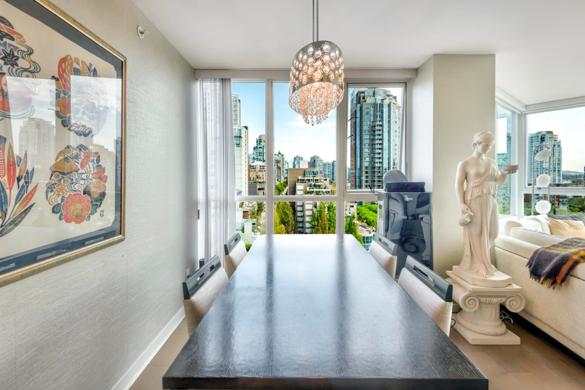 Kitchen Island Photo of 1207 1408 Strathmore Mews, Vancouver, BC