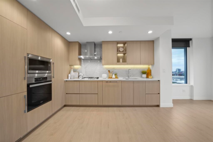 1206 1768 Cook Street, Vancouver, BC, Vancouver — Apartment/Condo for sale