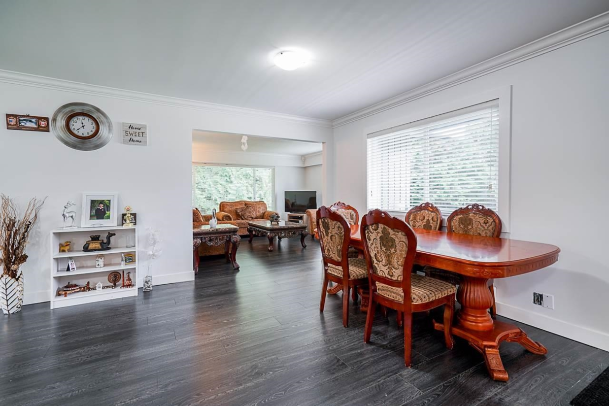 Kitchen Island Photo of 2212 Grant Street, Abbotsford, BC