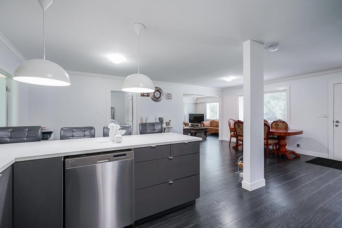 Kitchen Photo of 2212 Grant Street, Abbotsford, BC