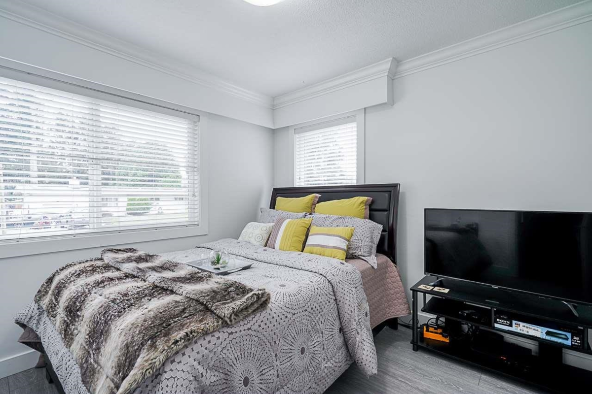 Walk-In Closet Photo of 2212 Grant Street, Abbotsford, BC