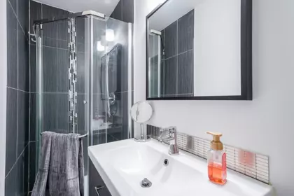 Primary Bathroom Photo of 2212 Grant Street, Abbotsford, BC