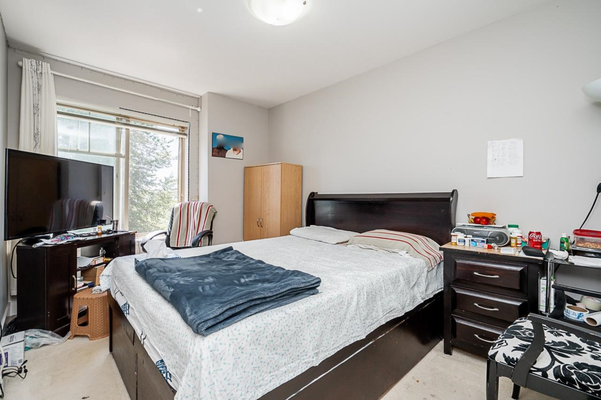 Hallway Photo of 5 19525 73 Avenue, Surrey, BC