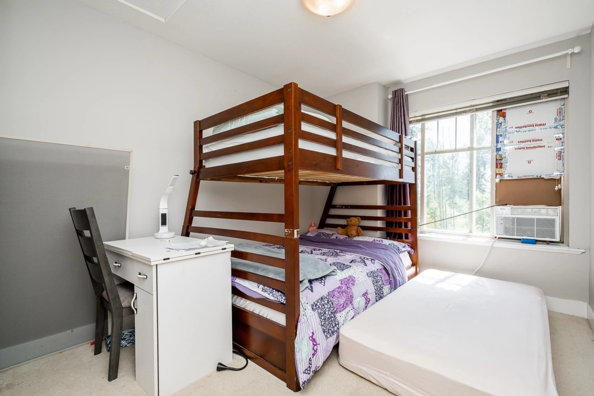 Mudroom Photo of 5 19525 73 Avenue, Surrey, BC