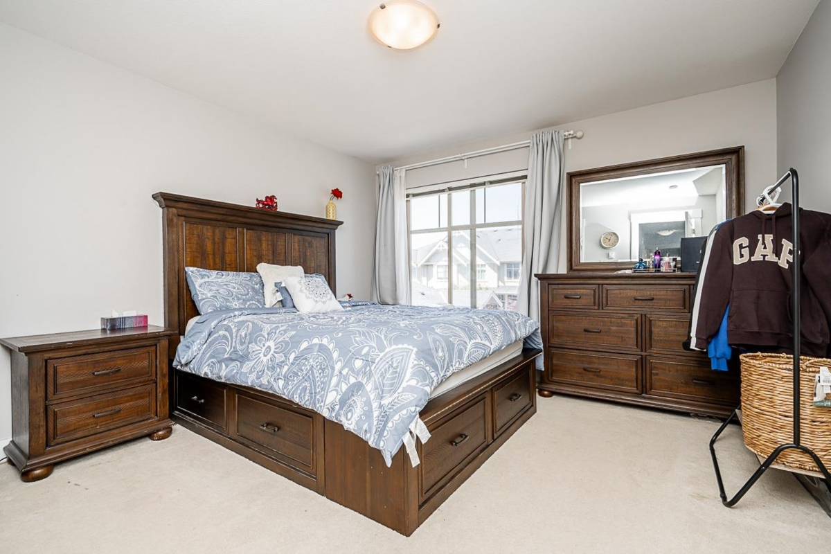 Office / Den Photo of 5 19525 73 Avenue, Surrey, BC