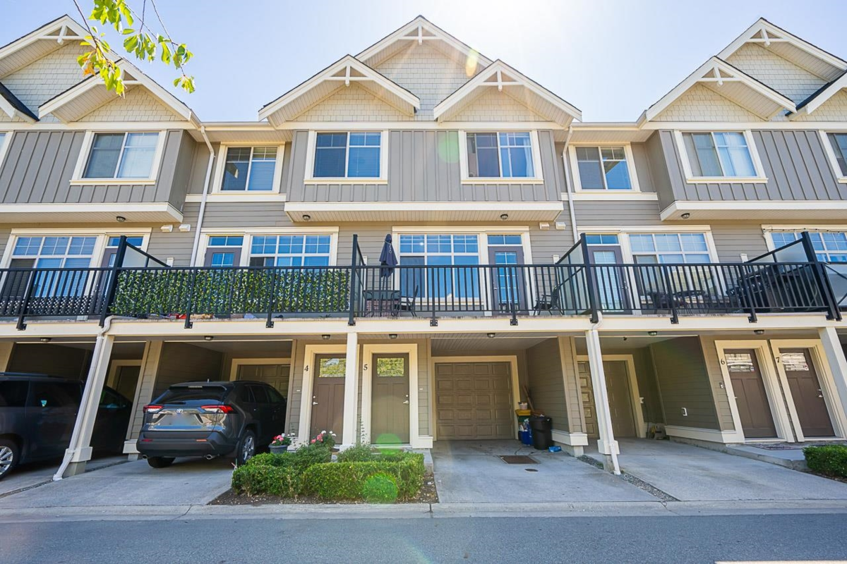 Outdoor Kitchen Photo of 5 19525 73 Avenue, Surrey, BC
