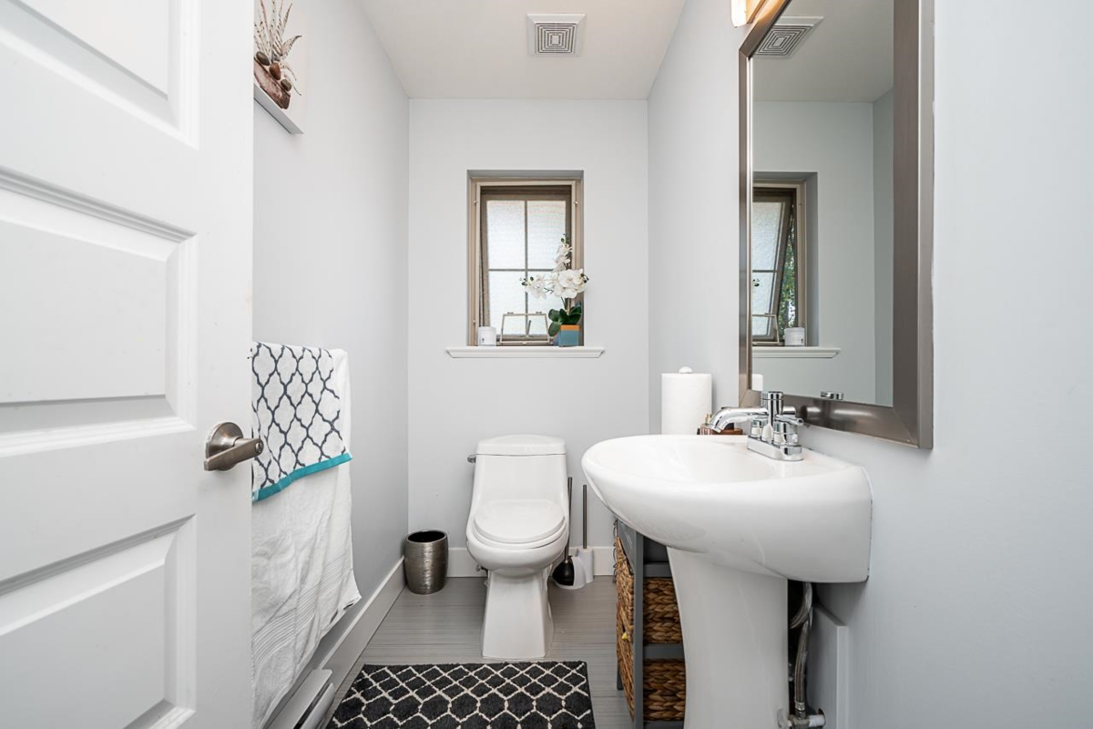 Powder Room Photo of 5 19525 73 Avenue, Surrey, BC