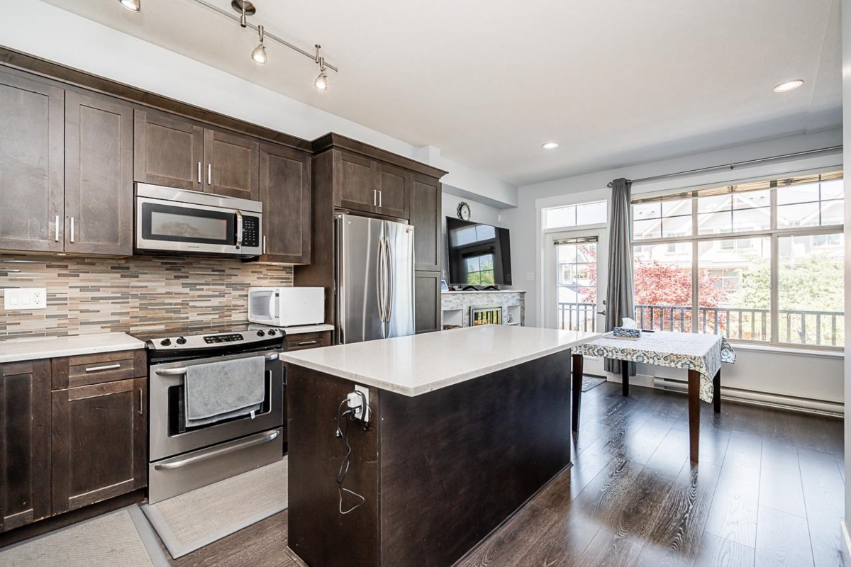 Primary Bathroom Photo of 5 19525 73 Avenue, Surrey, BC