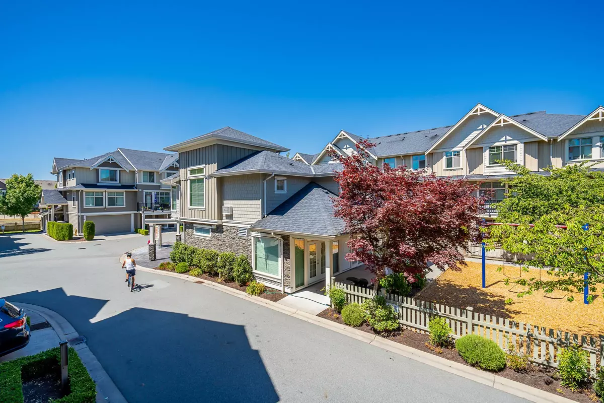 Swimming Pool Photo of 5 19525 73 Avenue, Surrey, BC