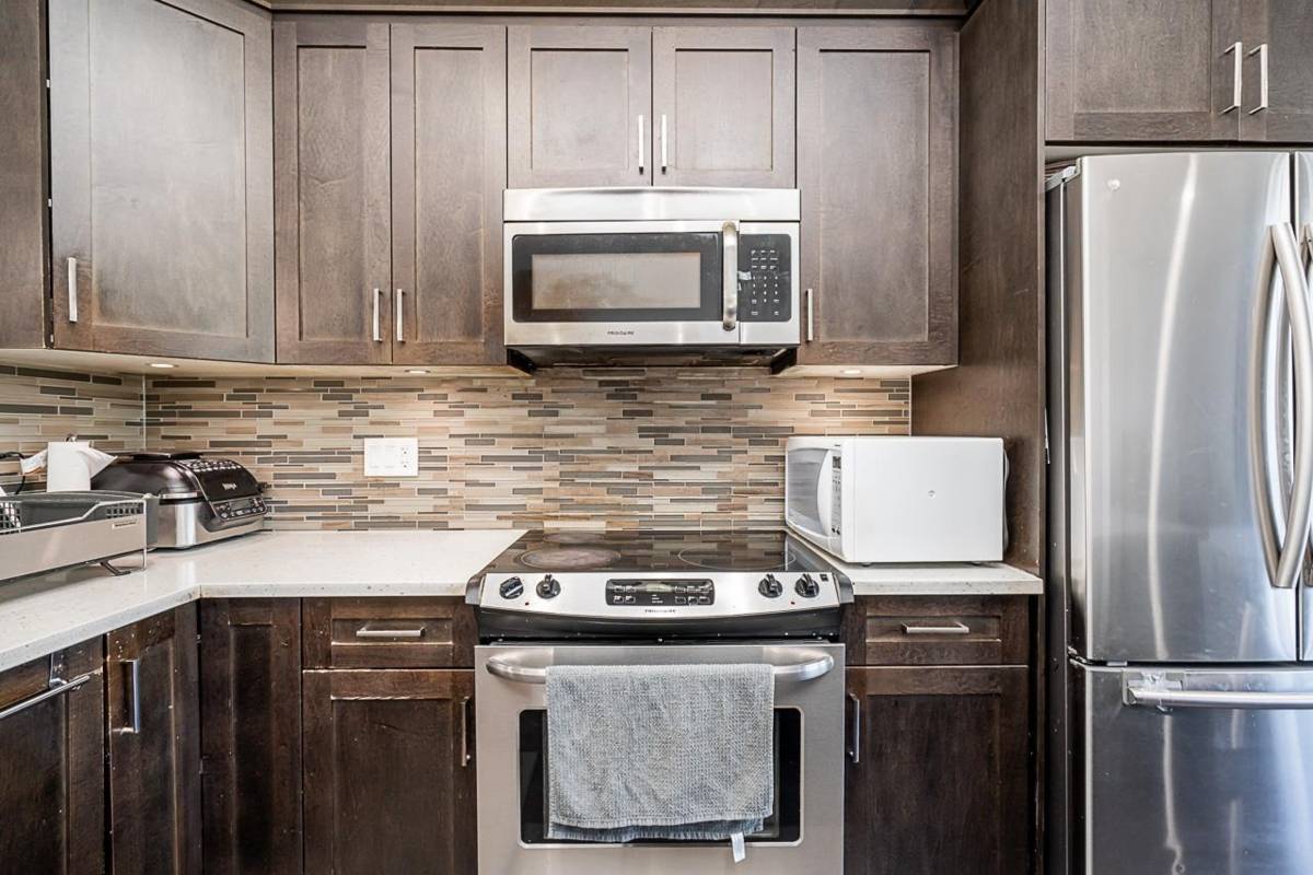 Walk-In Closet Photo of 5 19525 73 Avenue, Surrey, BC