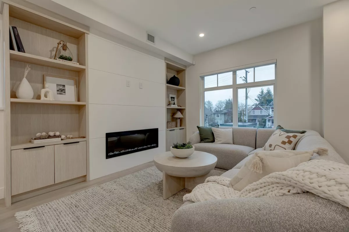 Walk-In Closet Photo of 3 339 Keary Street, New Westminster, BC