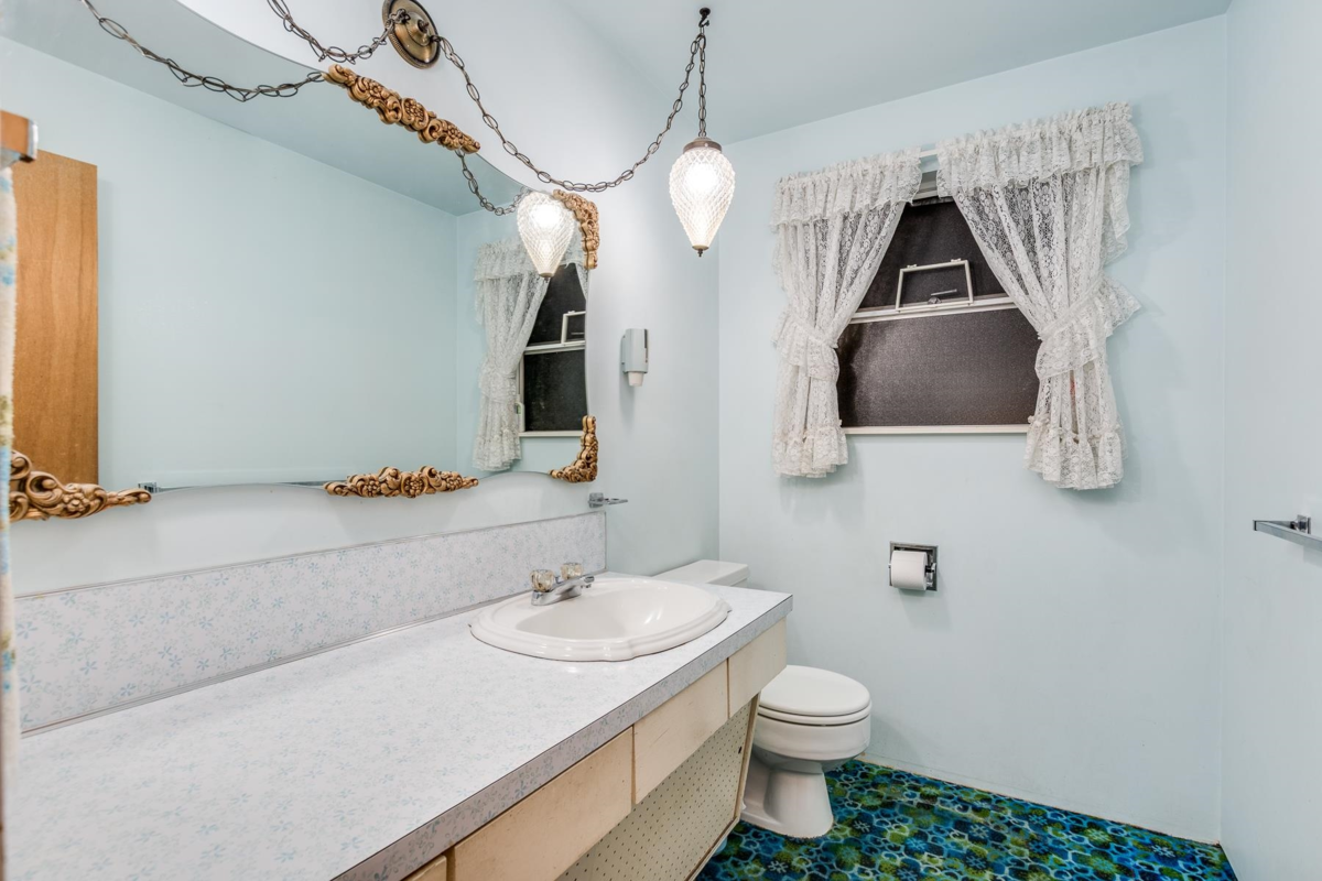 Breakfast Nook Photo of 14457 110 Avenue, Surrey, BC