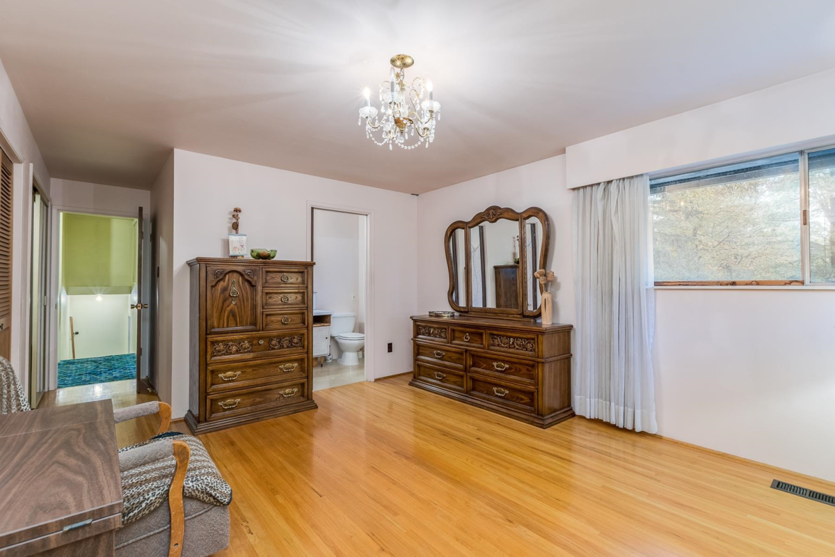 Entry Foyer Photo of 14457 110 Avenue, Surrey, BC