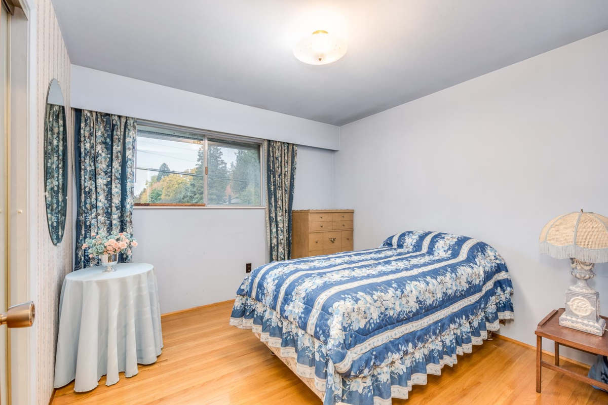 Staircase Photo of 14457 110 Avenue, Surrey, BC