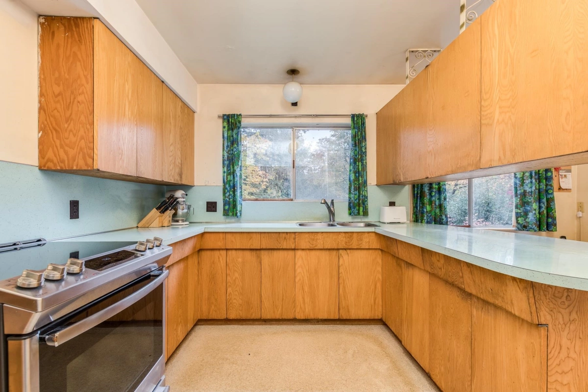 Walk-In Closet Photo of 14457 110 Avenue, Surrey, BC