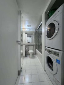 Laundry Room Photo of 810 438 Seymour Street, Vancouver, BC