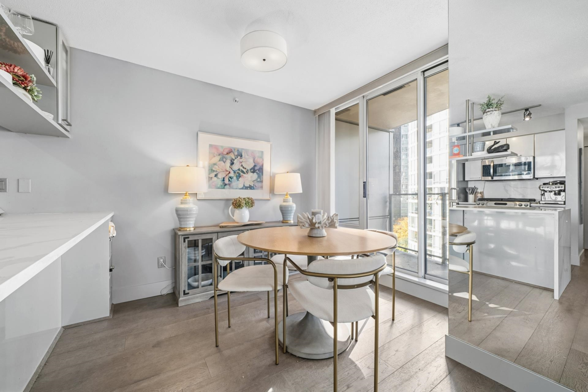 Dining Area Photo of 906 1438 Richards Street, Vancouver, BC