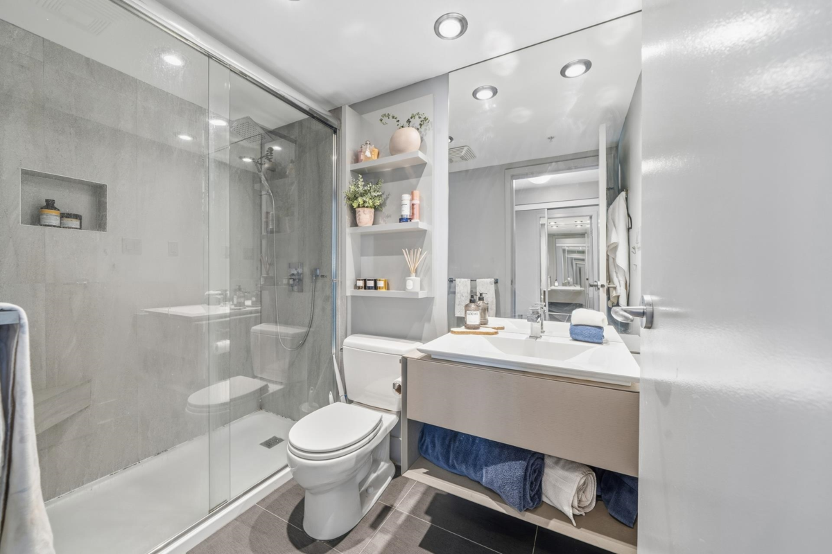Guest Bathroom Photo of 906 1438 Richards Street, Vancouver, BC