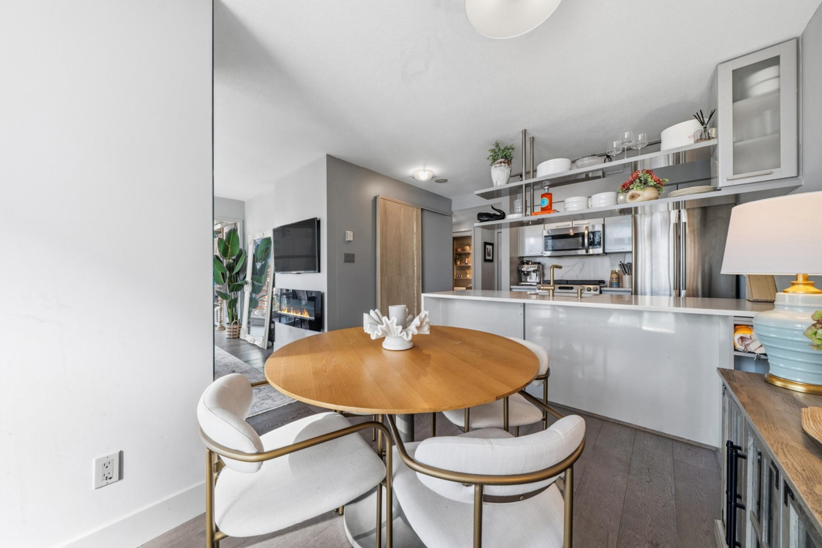 Kitchen Island Photo of 906 1438 Richards Street, Vancouver, BC
