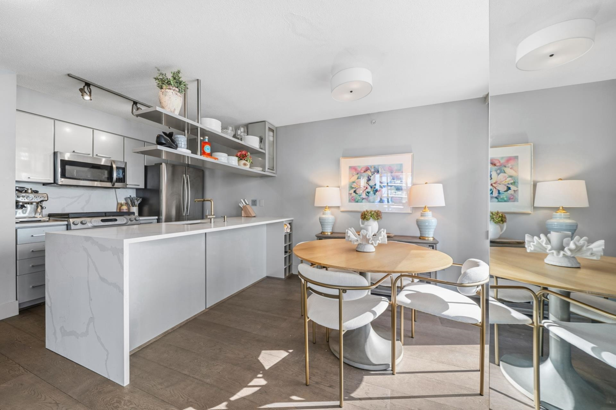 Kitchen Photo of 906 1438 Richards Street, Vancouver, BC