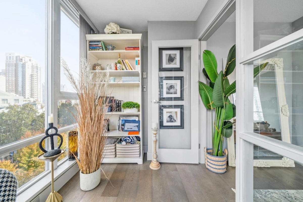 Walk-In Closet Photo of 906 1438 Richards Street, Vancouver, BC