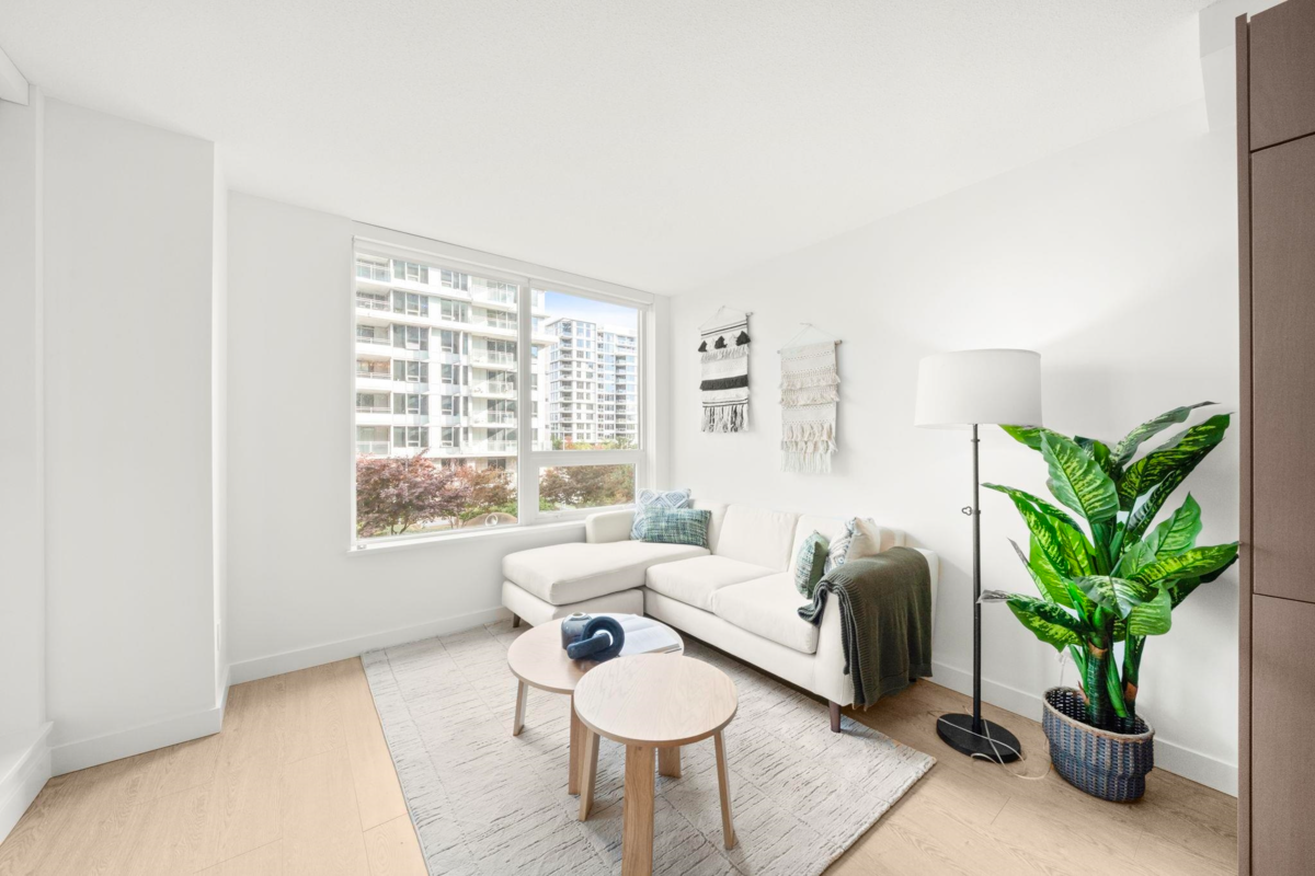 Kitchen Island Photo of 617 8833 Hazelbridge Way, Richmond, BC