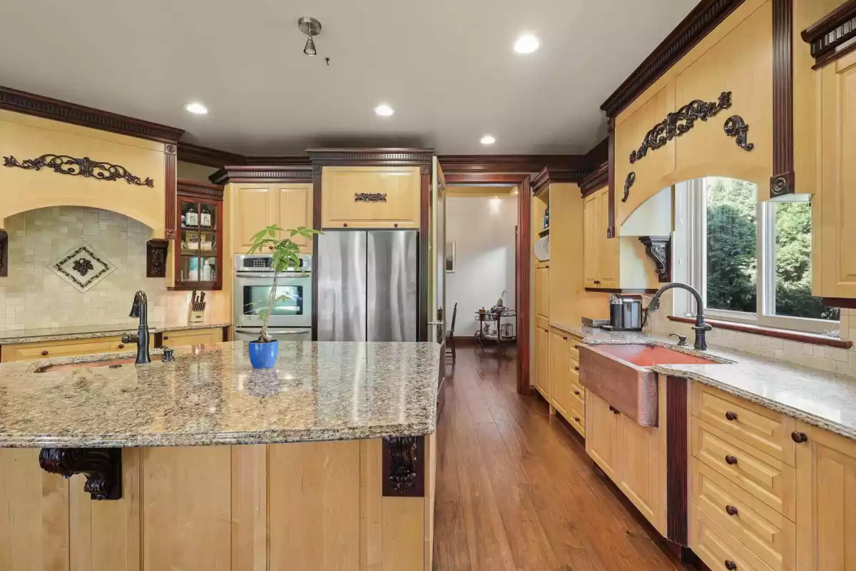 Breakfast Nook Photo of 19695 71 Avenue, Surrey, BC