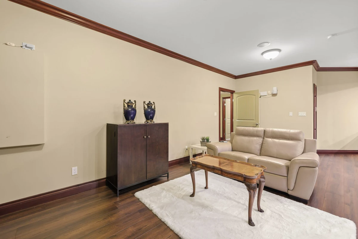 Front Yard Photo of 19695 71 Avenue, Surrey, BC