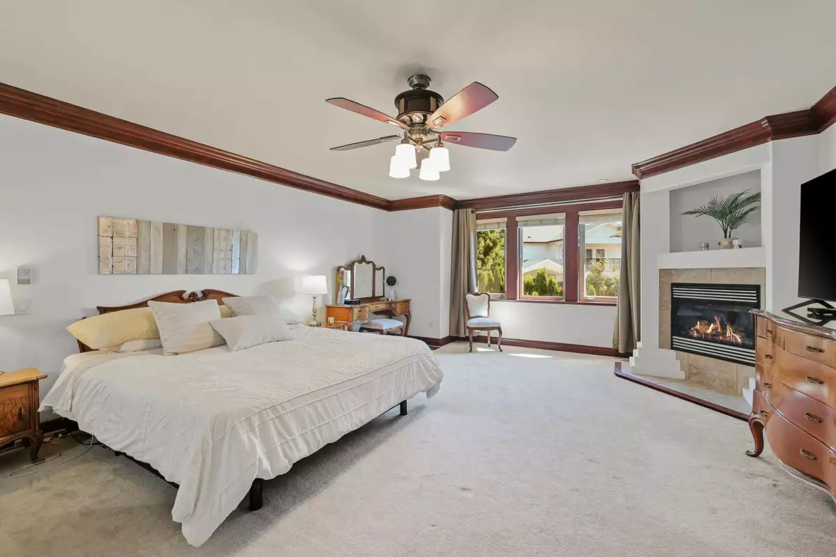 Powder Room Photo of 19695 71 Avenue, Surrey, BC