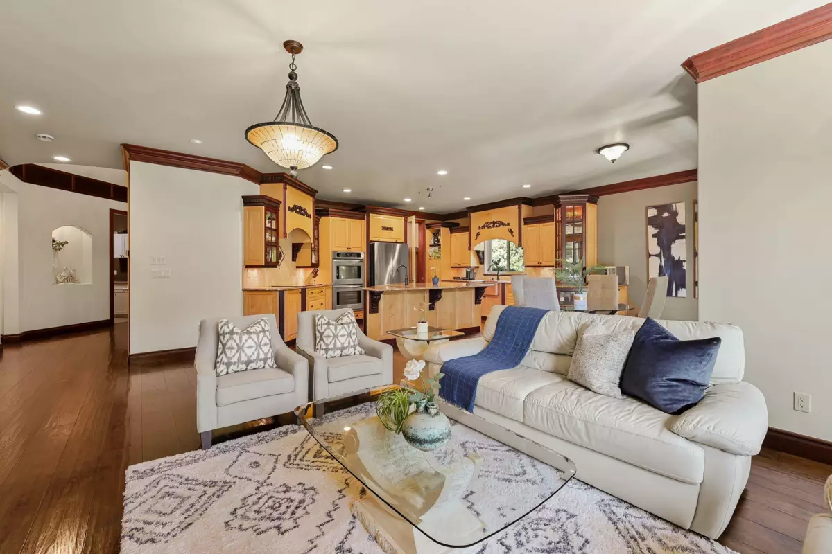 Walk-In Closet Photo of 19695 71 Avenue, Surrey, BC