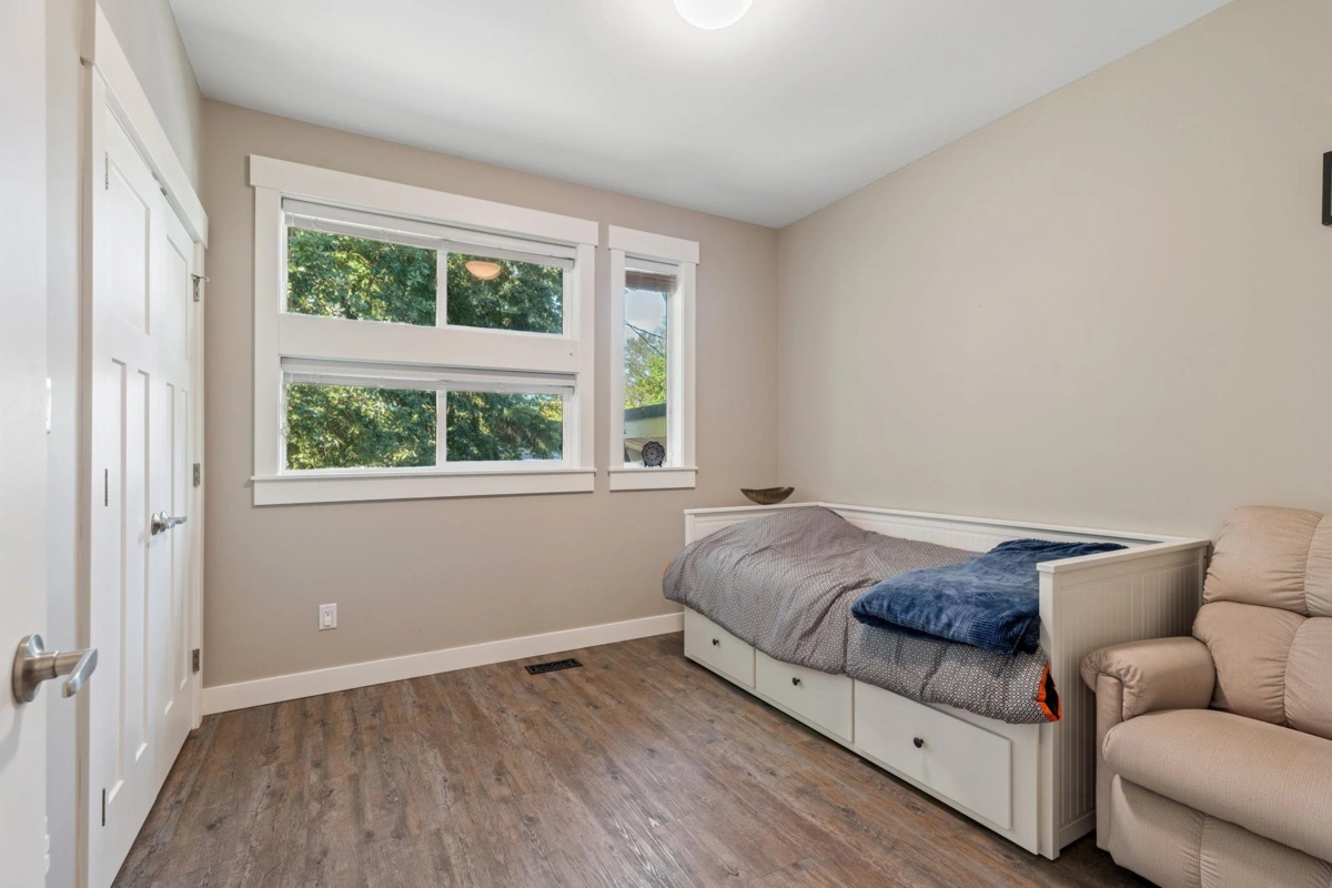 Powder Room Photo of 20986 96 Avenue, Langley, BC