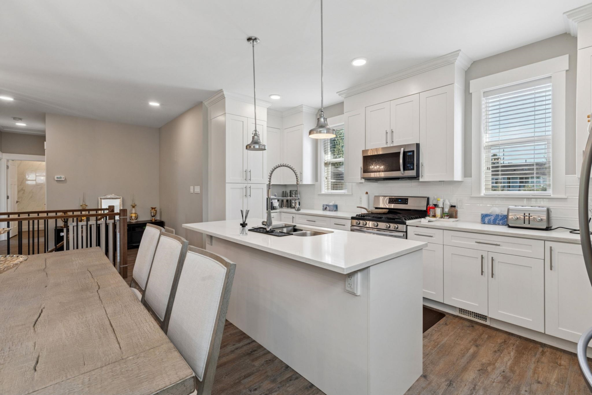 Walk-In Closet Photo of 20986 96 Avenue, Langley, BC