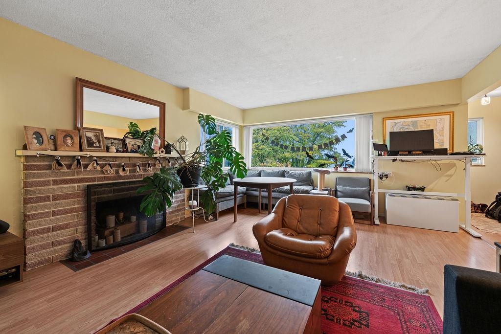 Breakfast Nook Photo of 3605 Oxford Street, Vancouver, BC