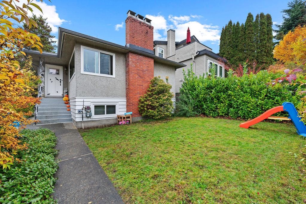 Dining Area Photo of 3605 Oxford Street, Vancouver, BC