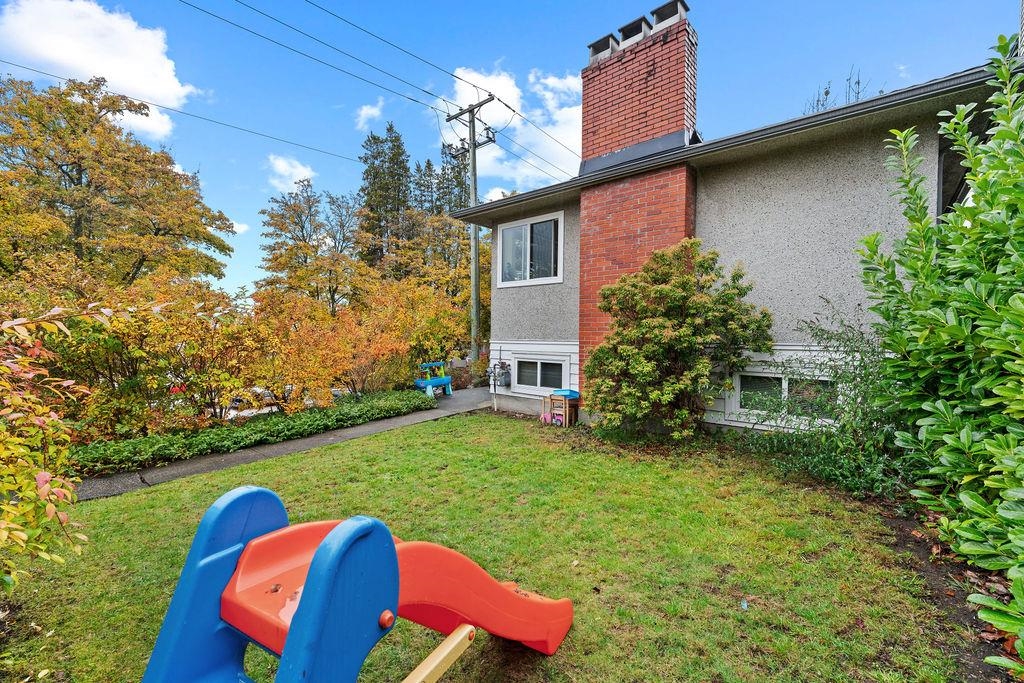 Entry Foyer Photo of 3605 Oxford Street, Vancouver, BC